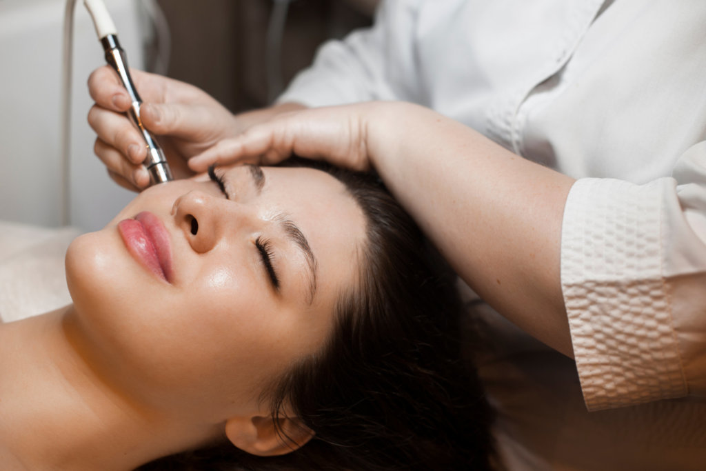 What Is Microneedling? 9 What Is Microneedling